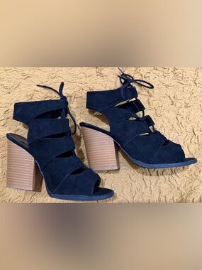 Women’s Black Suede Lace-Up Block Heel Sandals